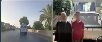 ضبط سائق وراكب اعتلى سقف ميكروباص أثناء السير بالمنيا وتعريض حياة المواطنين للخطر