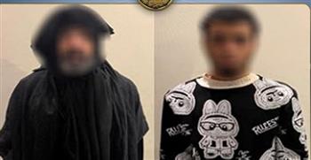 ضبط شخصين متنكرين بالنقاب داخل مترو الجيزة قبل تنفيذ مخطط لسرقة مسن