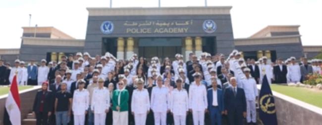 الداخلية تنظم برنامج معايشة لطلبة الثانوية العامة داخل أكاديمية الشرطة لتعريفهم بطبيعة الإعداد الأمني