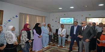 محافظ الأقصر يشارك فتيات الشابات المسلمات التهنئة بمناسبة قدوم عيد الأضحى المبارك