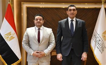 وزير الرياضة يبحث مع رئيس منتخب السويس خطط التطوير ودعم استقرار الأندية الجماهيرية
