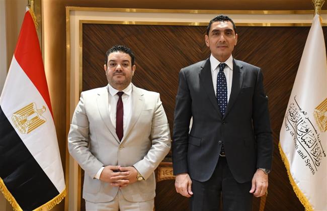 وزير الرياضة يبحث مع رئيس منتخب السويس خطط التطوير ودعم استقرار الأندية الجماهيرية  