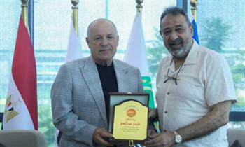 بعد خصام بينهما.. تفاصيل اجتماع رئيس اتحاد الكرة مع مجدي عبد الغني