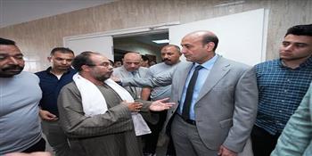 محافظ أسيوط يزور المرضى بمستشفى الإصابات الجامعي ويشاركهم فرحة عيد الأضحى بتوزيع الهدايا والعيديات