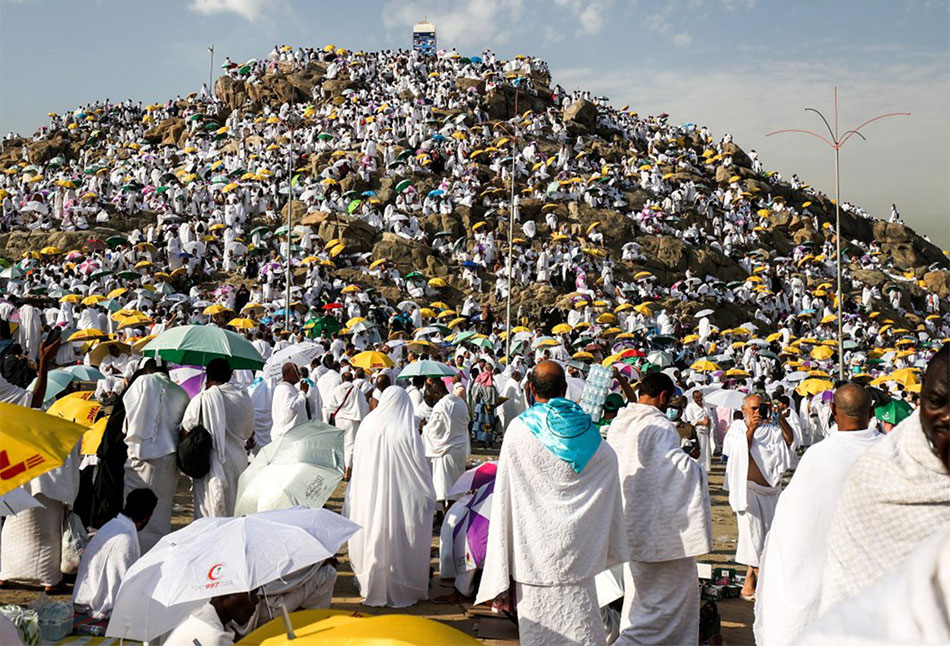 الوقوف على عرفات.. يوم يباهي فيه الله بعباده ملائكة السماء 