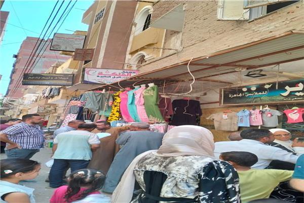 غلق 14 منشأة مخالفة واستخراج 33 رخصة وتصريحًا جديدًا ضمن حملات مكبرة ومبادرة «ترخيصك في محلك» بالمنيا