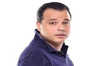 تامر عبد المنعم يبدأ البروفات النهائية لمسرحية «غرام في الكرنك»