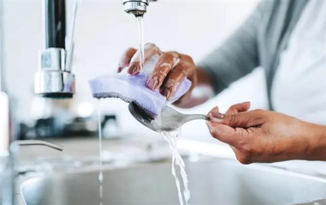 أشياء منزلية يجب استبدالها بانتظام لحماية أسرتك من الجراثيم