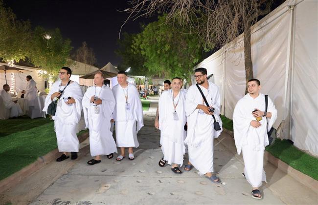 رئيس بعثة حج الجمعيات الأهلية يتفقد مخيمات الحجاج بعرفات