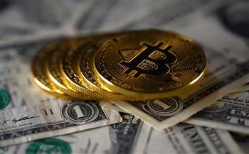"بيتكوين" تفقد مستوى 77 ألف دولار مع تجدد التوترات في الشرق الأوسط