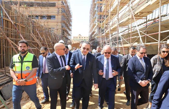 وزير التعليم العالي يتابع مستجدات تنفيذ الحرم الجديد للجامعة الأهلية الفرنسية بمدينة الشروق