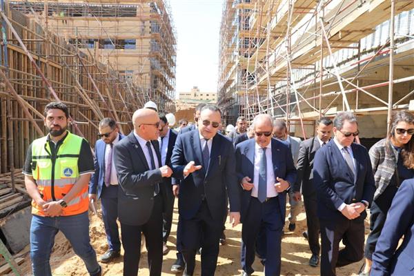 وزير التعليم العالي يتابع مستجدات تنفيذ الحرم الجديد للجامعة الأهلية الفرنسية بمدينة الشروق 