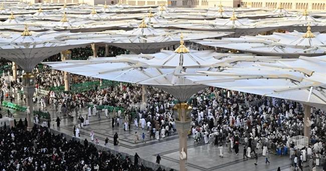 المسجد النبوي يستقبل جموع المصلين والزوار في يوم عرفة وسط منظومة خدمات متكاملة
