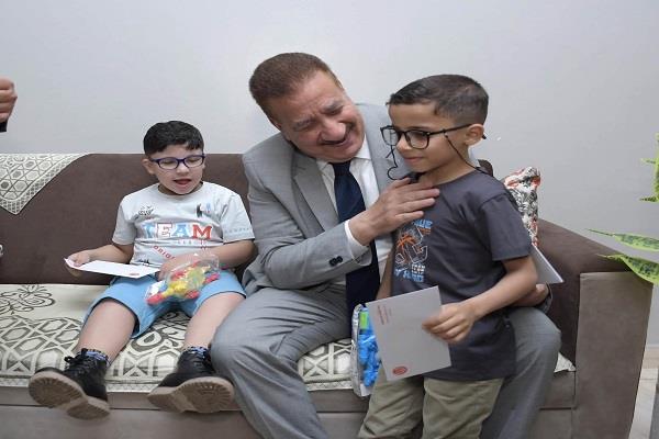 ‏محافظ بورسعيد يرسم البهجة على وجوه أطفال جمعية “تحسين الصحة” 