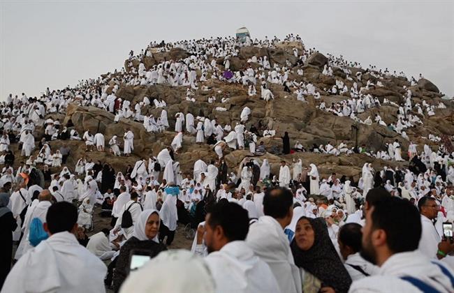 السياحة والآثار: خطة متكاملة وتعليمات مهمة لحماية الحجاج من ارتفاع درجات الحرارة خلال أداء مناسك الحج 
