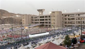 ضيوف الرحمن يؤدون مناسك أول أيام عيد الأضحى.. توافد الحجيج على مشعر منى لرمي جمرة العقبة