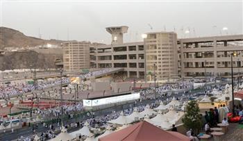 ضيوف الرحمن يؤدون مناسك أول أيام عيد الأضحى.. توافد الحجيج على مشعر منى لرمي جمرة العقبة