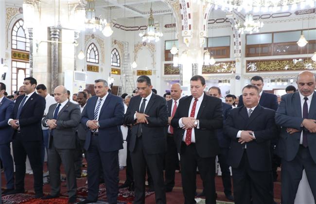 محافظ البحر الأحمر يؤدي صلاة عيد الأضحي المبارك بمسجد الميناء الكبير بالغردقة وسط حشود من المواطنين 