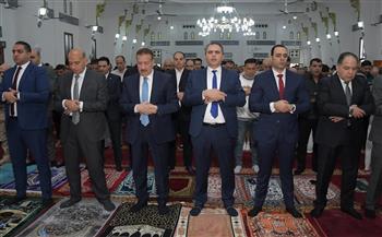 محافظ بورسعيد يؤدي صلاة عيد الأضحى المبارك بالمسجد العباسي وسط حضور جماهيري حاشد 