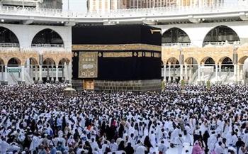 ضيوف الرحمن يؤدون طواف الإفاضة بالمسجد الحرام