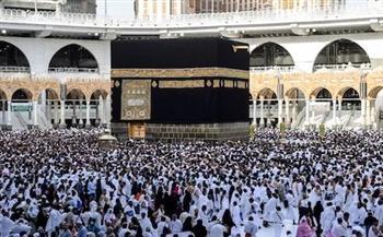 ضيوف الرحمن يؤدون طواف الإفاضة بالمسجد الحرام