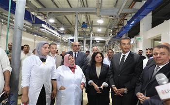محافظ البحر الأحمر يتفقد المجزر الآلي بشمال الأحياء لمتابعة ذبح الأضاحي