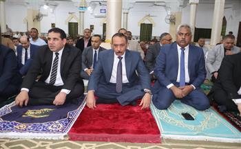 محافظ سوهاج يؤدي صلاة عيد الأضحى المبارك بمسجد الشرطة بمدينة ناصر