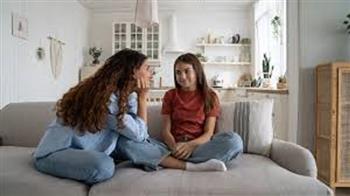 كيف تساعدين ابنتك المراهقة على تجاوز أصعب سنوات عمرها؟