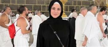 نجوم الفن يؤدون فريضة الحج