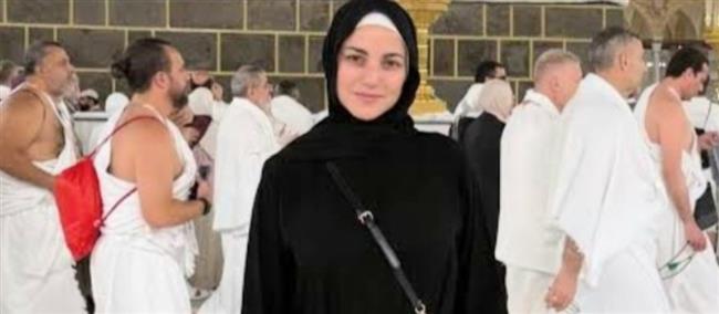نجوم الفن يؤدون فريضة الحج