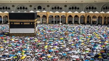 حجاج بيت الله الحرام يؤدون طواف الإفاضة في أجواء إيمانية وخدمات متكاملة