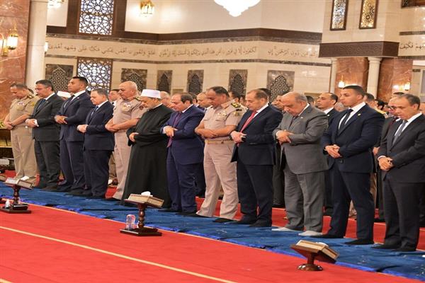 بالصور.. أجواء روحانية ورسائل تهنئة خلال صلاة عيد الأضحى بحضور الرئيس السيسي وكبار رجال الدولة 