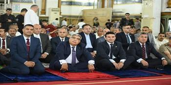 محافظ الدقهلية يؤدي صلاة عيد الأضحى المبارك بمسجد النصر بالمنصورة وسط أبناء المحافظة 