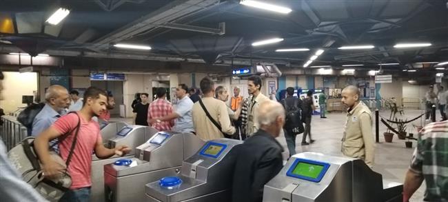 إقبال كبير من المواطنين من سكان القاهرة الكبرى والمحافظات المختلفة على استقلال مونوريل شرق النيل 
