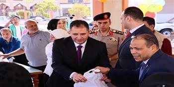 محافظ دمياط يشهد توزيع اللحوم على الفئات الأولى بالرعاية ويشيد بجهود الجمعية لنشر الفرحة بعيد الأضحى
