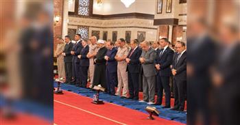 الرئيس السيسي يؤدي صلاة عيد الأضحى بالعاصمة الجديدة ويتبادل التهاني مع القيادات