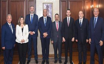 محافظ الإسكندرية يستقبل عددًا من القيادات التنفيذية والأمنية لتبادل التهاني بعيد الأضحى المبارك