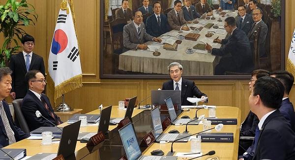 كوريا الجنوبية تثبت سعر الفائدة للمرة الثامنة على التوالي