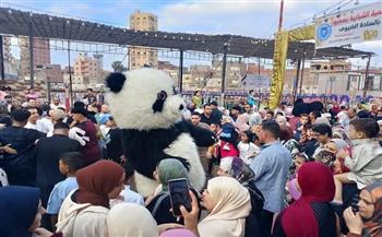 المواطنون يواصلون احتفالاتهم بثاني أيام عيد الأضحى في المحافظات