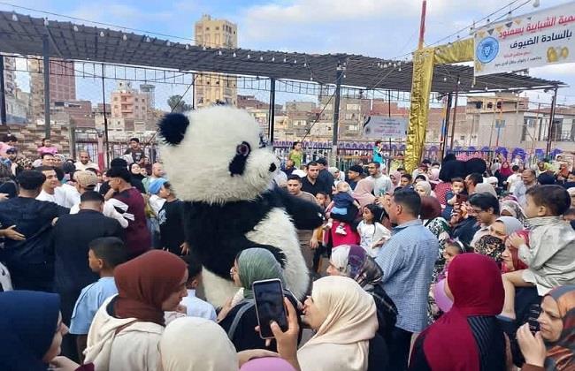 المواطنون يواصلون احتفالاتهم بثاني أيام عيد الأضحى في المحافظات