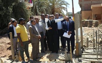 محافظ الوادي الجديد تتابع أعمال إحلال وتجديد الوحدة البيطرية بالراشدة 