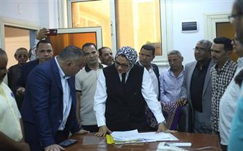 محافظ الوادي الجديد تشيد بجهود التصدي للتعديات على الأراضي الزراعية بمركز الداخلة    