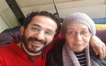 قبل رحيلها.. أحمد حلمي في رسالة مؤثرة لوالدته «أنا في الدنيا لأنك أمي» 