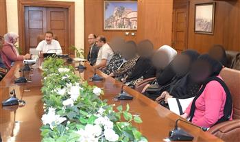 محافظ بورسعيد يواصل تقديم أوجه الدعم والرعاية للحالات الإنسانية الصعبه والأسر الأولى بالرعاية