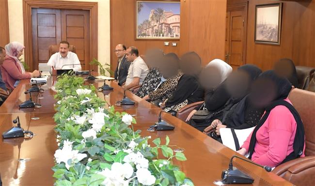 محافظ بورسعيد يواصل تقديم أوجه الدعم والرعاية للحالات الإنسانية الصعبه والأسر الأولى بالرعاية
