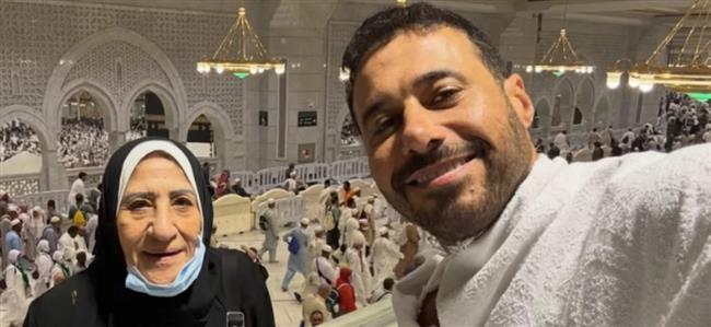 أحمد السعدني يشارك متابعيه صورا من أداء مناسك الحج برفقة والدته