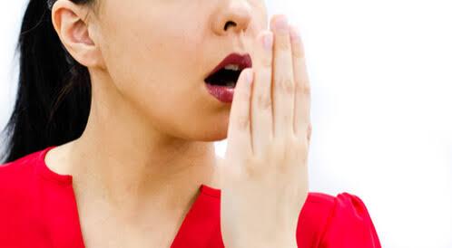 رائحة الفم المزمنة إنذارا لأمراض الباطنة