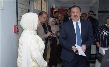 محافظ بورسعيد يتفقد المركز التكنولوجي لإصدار التراخيص العامة بحي المناخ 