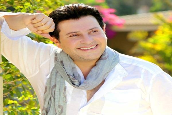هل رحل اليوم؟.. مصطفى كامل يكشف حقيقة وفاة الفنان هاني شاكر