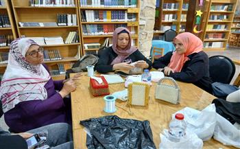 ورشة فنون تشكيلية بمكتبة الشيخ زايد تحتفي بعيد العمال بأساليب مبسطة للرسم والتلوين